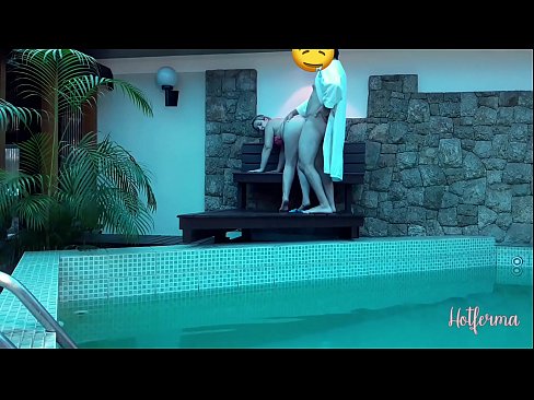 ❤️ Oga pe iranṣẹbinrin si awọn pool, sugbon ko le koju kan gbona Iwa onihoho furo ❌️